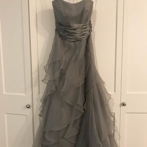 David’s Bridal tiered organza gown size 2